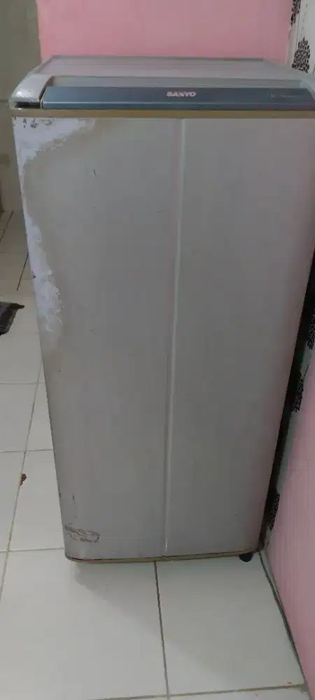 Jual  kulkas, kasur, lemari dll