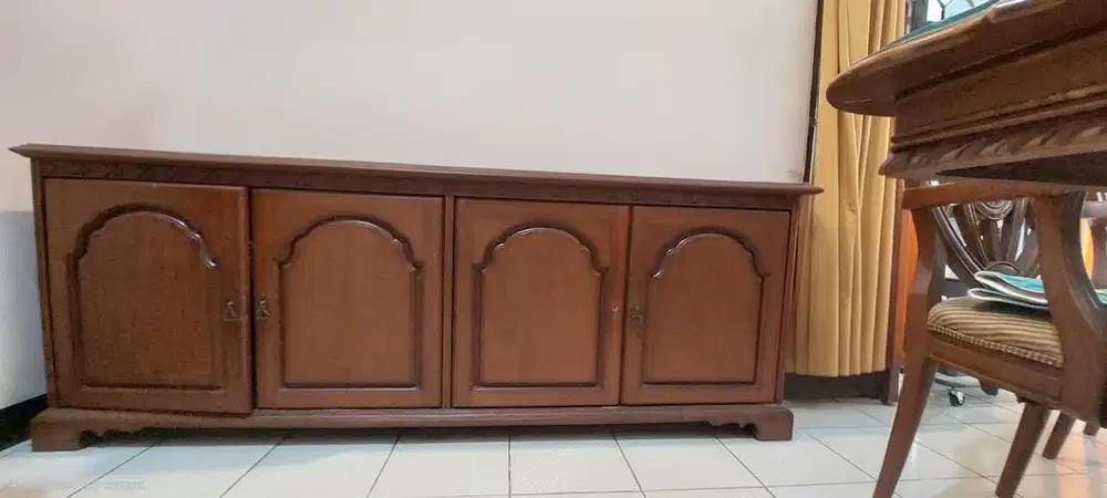 Lemari buffet 4 pintu