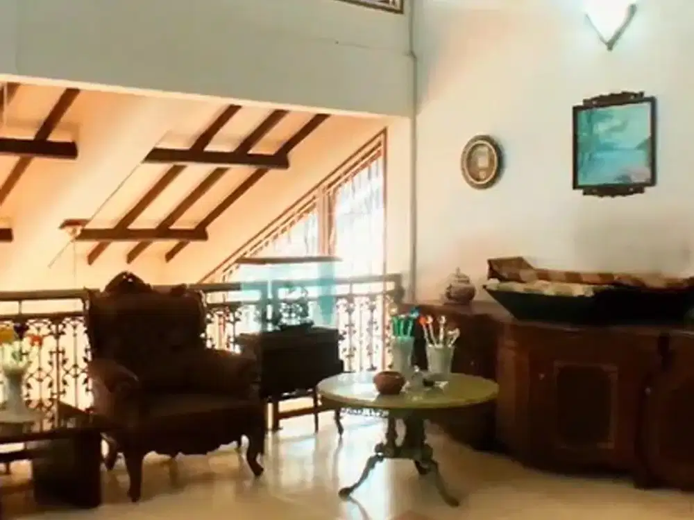 Turun Harga! Rumah Besar di Sayap Sarijadi Gegerkalong Bonus Kolam Ikan