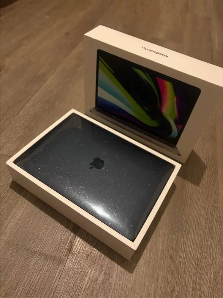 MacBook Pro 13” M2 2022 8GB 256GB Space Grey ex iBox