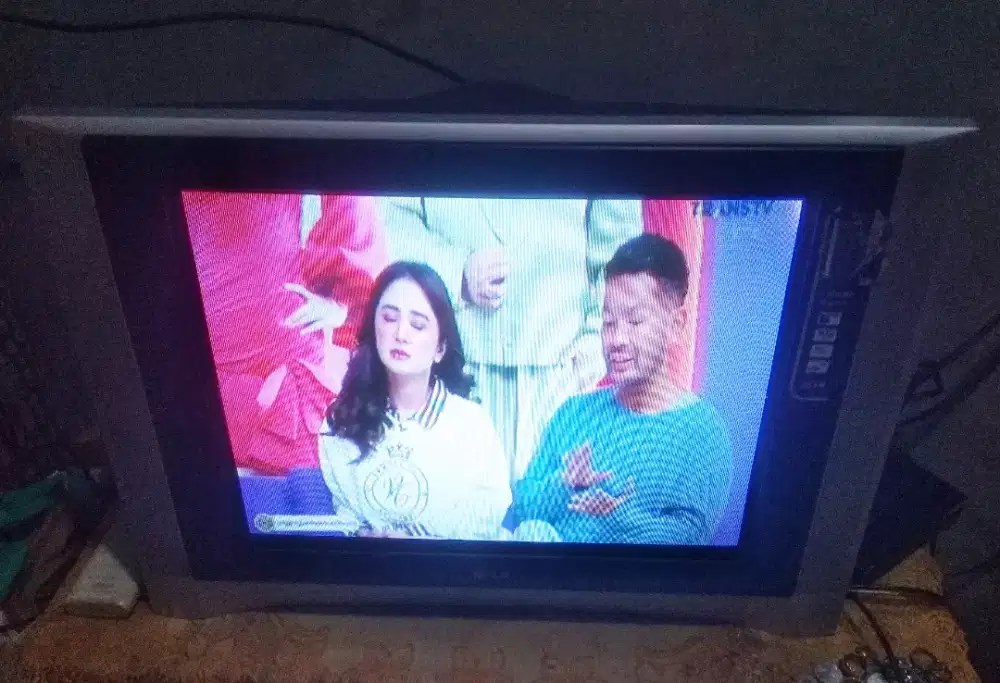 TV 21 INC LG SLIM FLAT LYR DATAR+STB DIGITAL MULUS BAGUS GAMBAR BENING