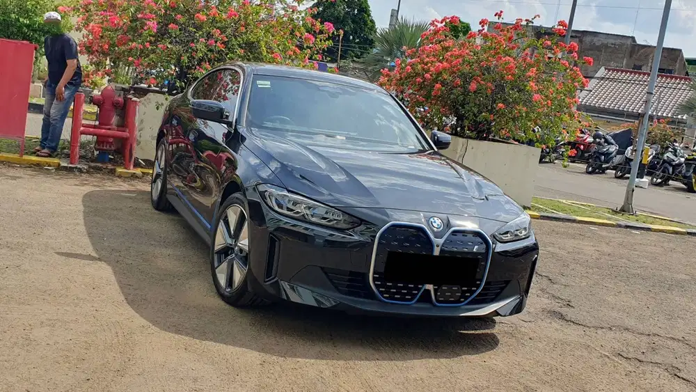 BMW i4 i 4 eDrive35 eDrive 35 Black On Maroon NIK 2024 Gress Like New