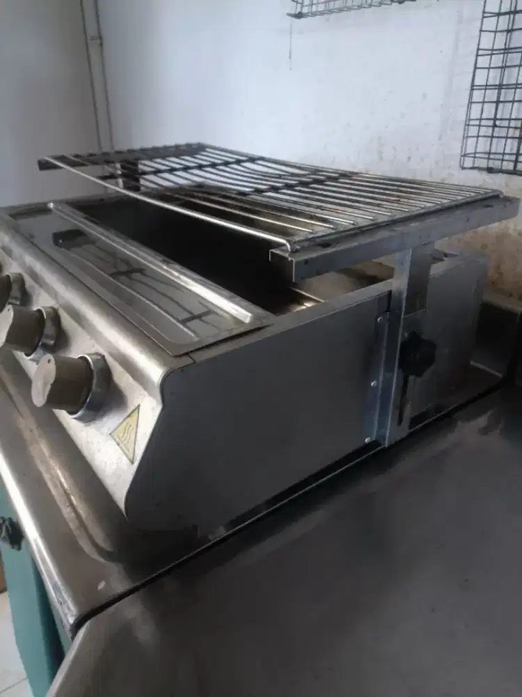 Kompor Bakaran GETRA - Ayam bakar, sosis dll
4 tungku