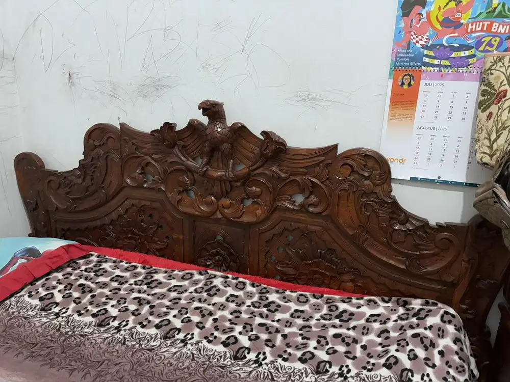 Dipan ukir kayu jati