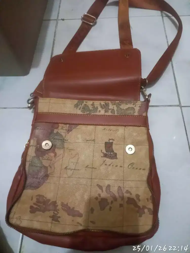 Tas kulit peta coklat muluss kaya baru