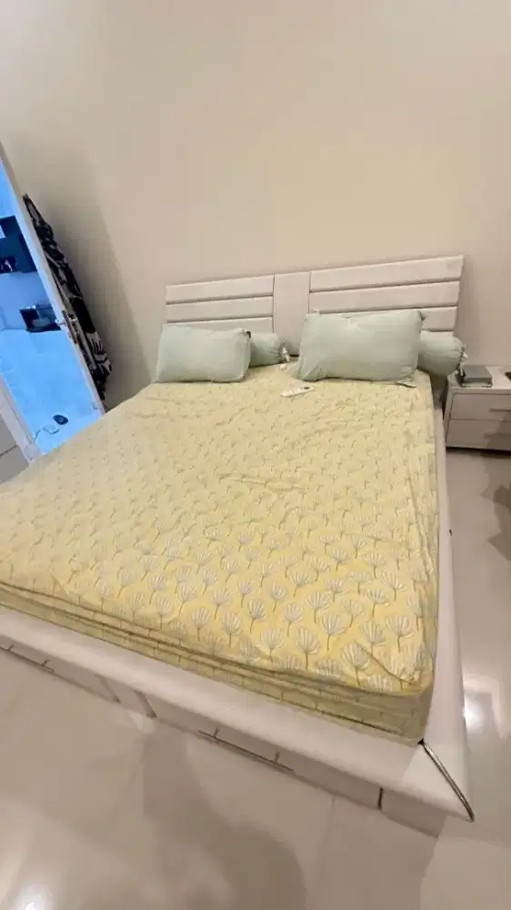 1 Set Tempat Tidur Minimalis