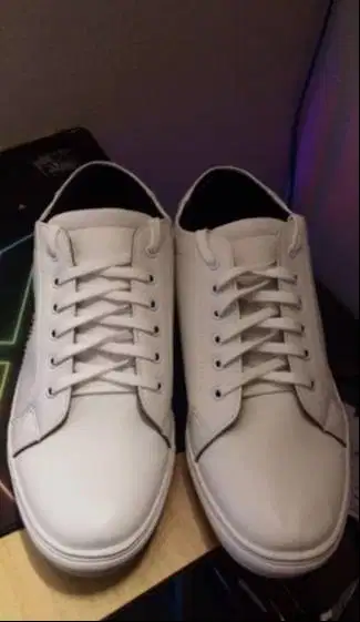 Sepatu Sneakers Casual Sport Pria dan Wanita