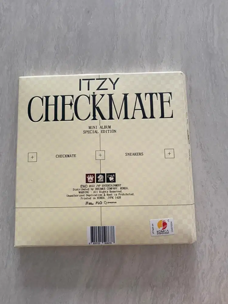 Itzy checkmate box
