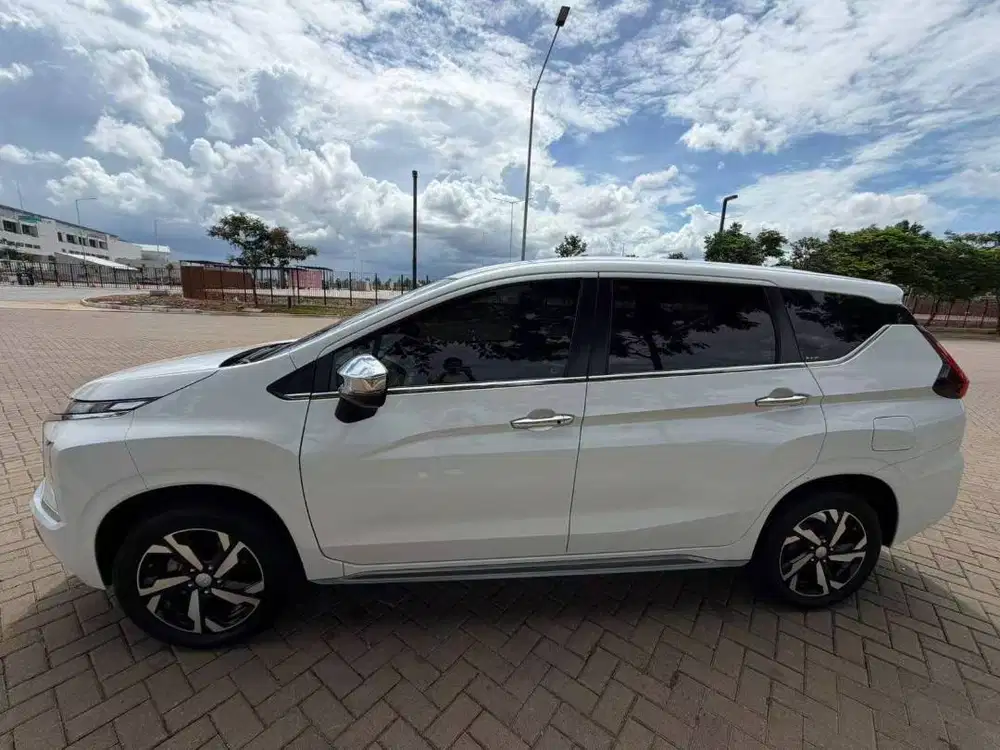 Mitsubishi Xpander 1.5 Ultimate Limited AT Putih Tahun 2022