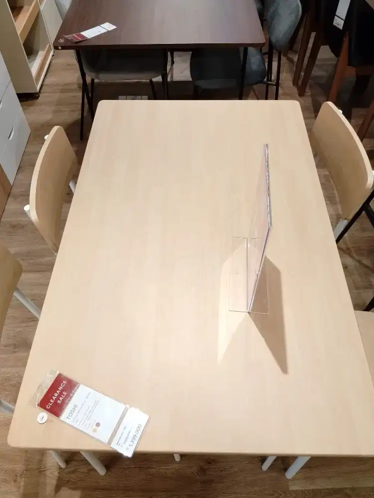 KREDIT TOSHI DINING TABLE WITH 4 - WHITE OAK