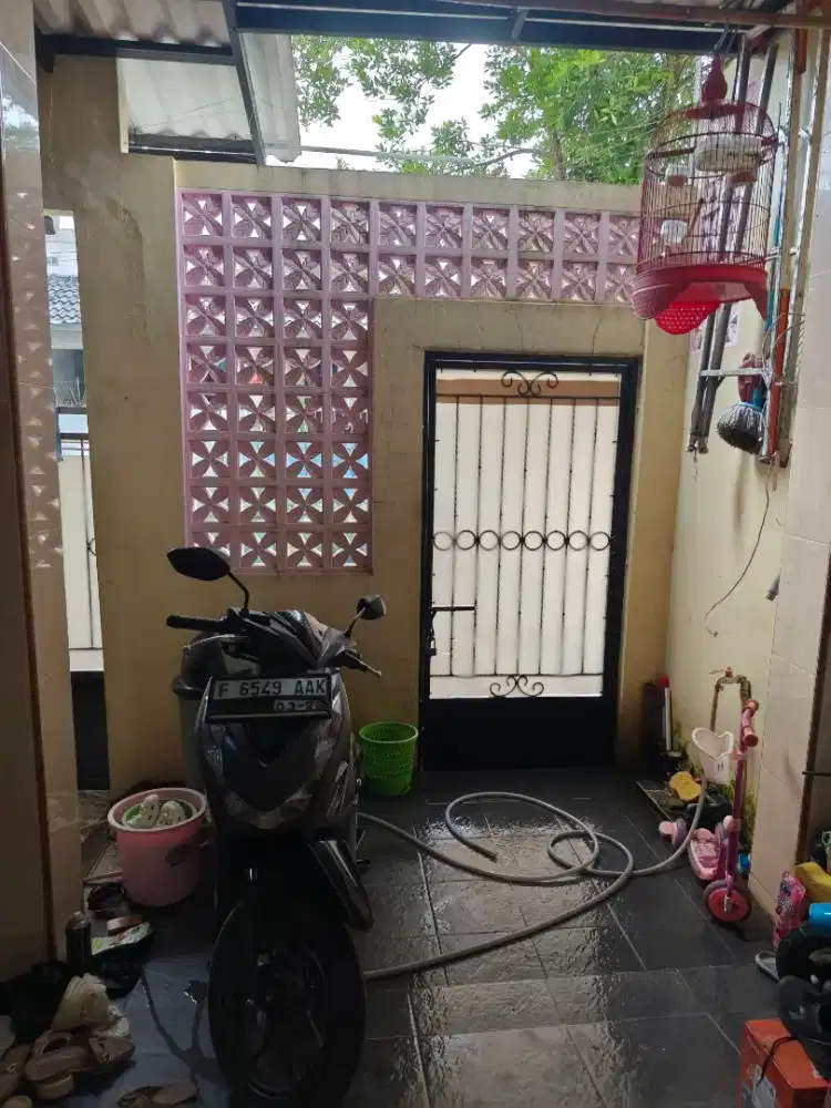 Dijual rumah 2 lantai di perumahan graha aradea bogor ciherang