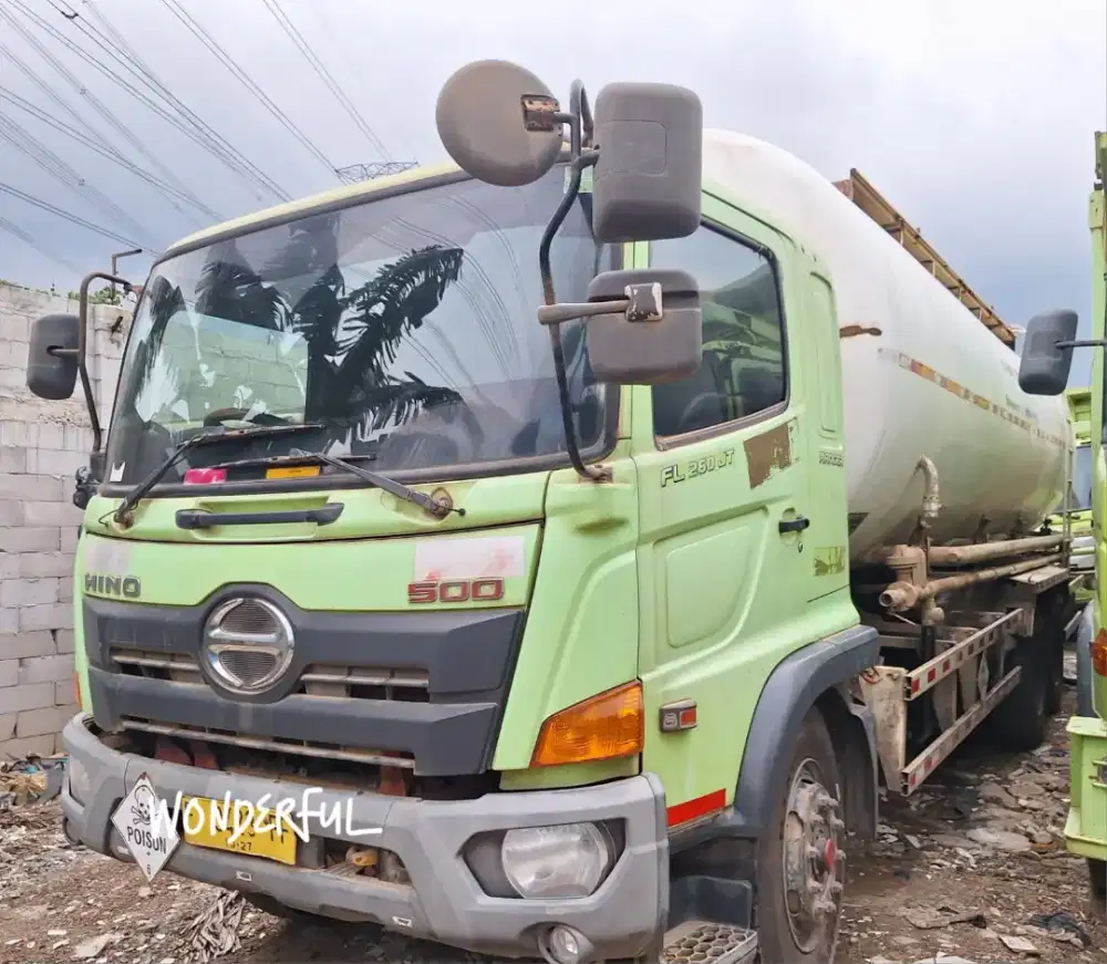Hino Lohan 500 FL 260 JT Tronton 6×2 Tangki Hi blow Semen 32000 Ton