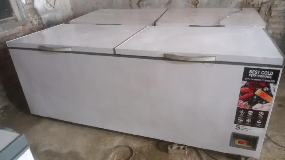 Freezer box merek gea