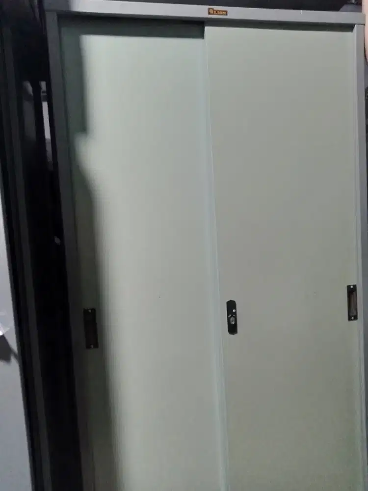 Lemari kabinet sliding