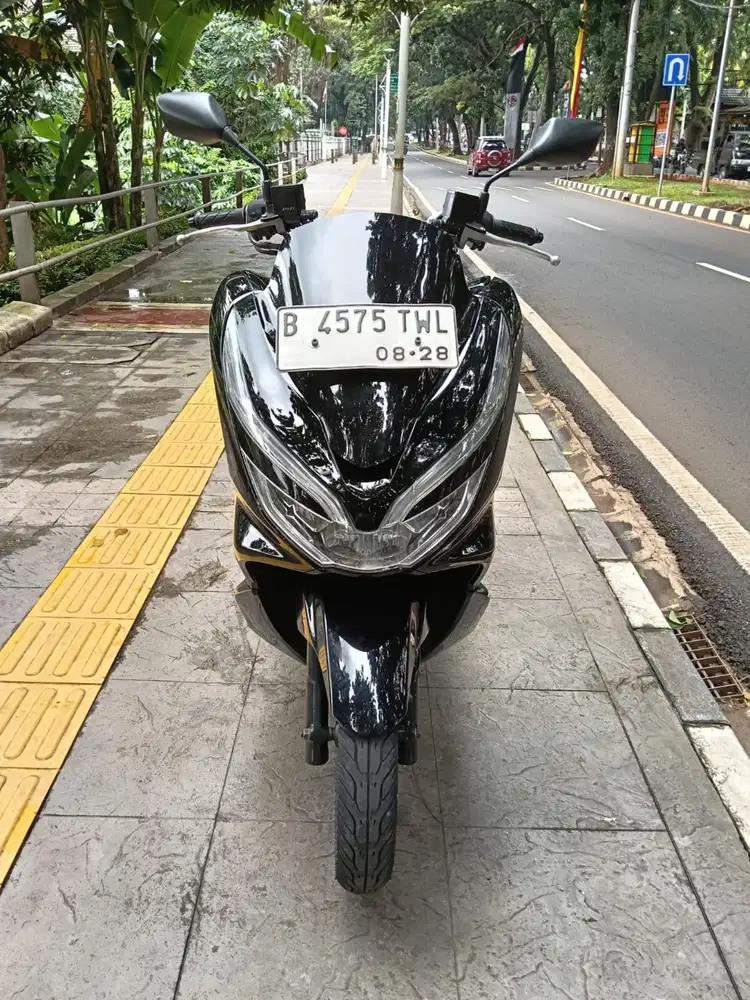 DP MINIM 1.500 CASH KREDIT HONDA PCX 150 ABS THN 2018 PAJAK IDUP