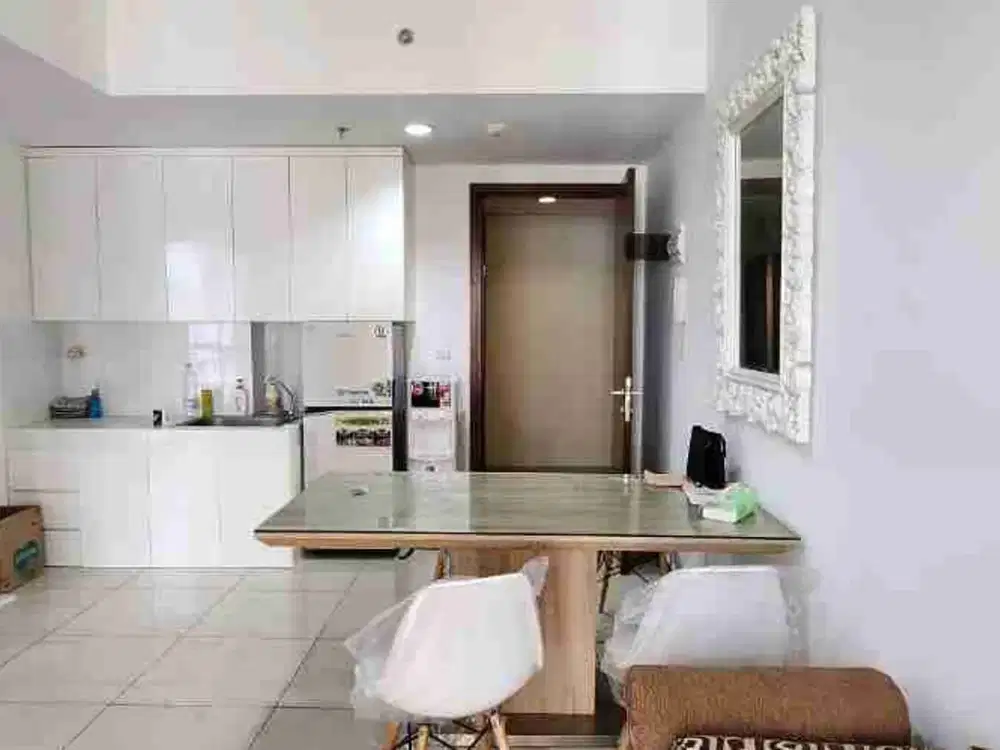 Apartment Full Furnish. interior design. Luas. Lantai tidak tnggi.