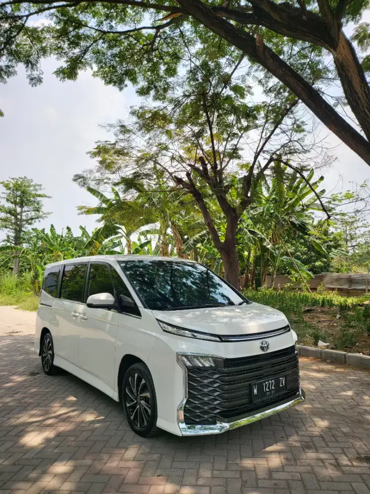 [Gress Mobil Kutisari]Toyota Voxy Tss Facelift 2.0 Cvt AT Tahun 2022