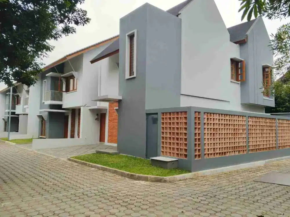 Rumah dalam komplek di jagakarsa