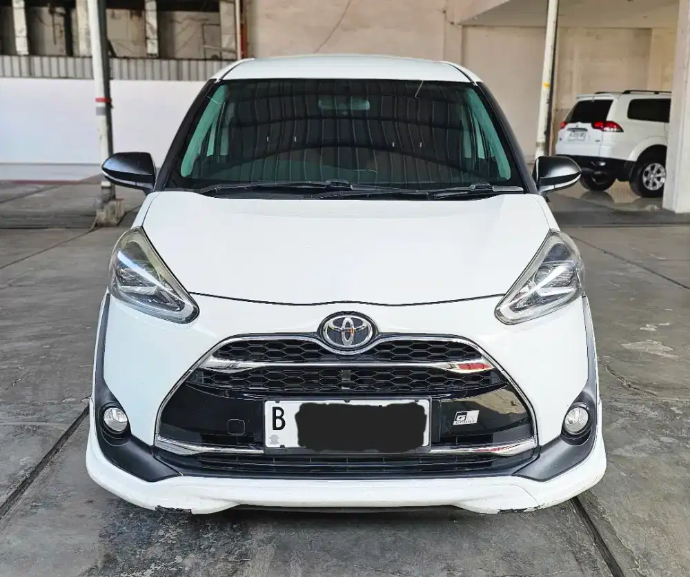 Toyota Sienta Q AT Matic 2017 Putih Km 86rban Pajak Panjang Siap Pakai