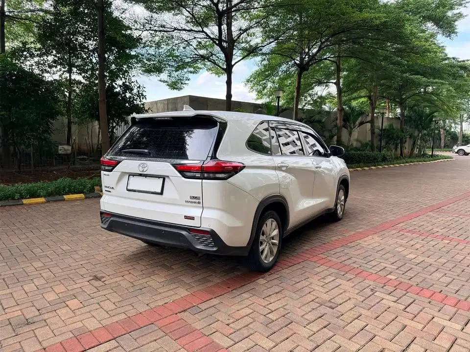 2024 Innova Zenix V Hybrid . Jarang Pake Mobil Like New, Low Odo