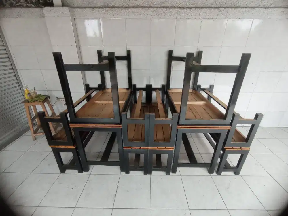 Jual cepat bangku + meja panjang buat cafe