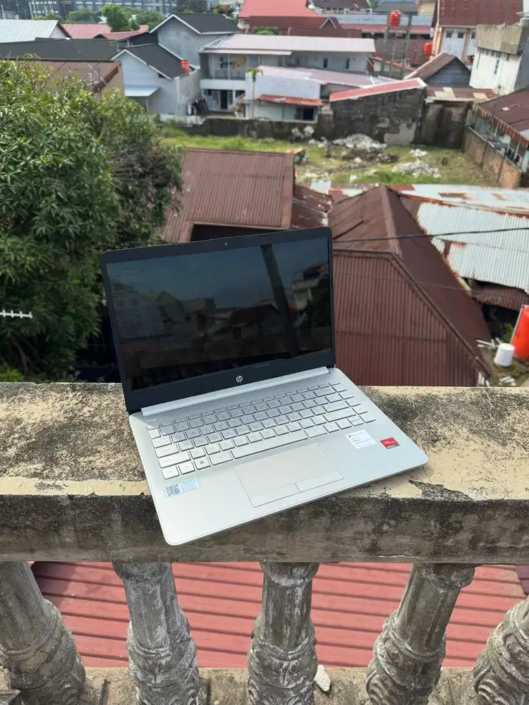 Laptop HP14s Amd Ryzen 3-3200 Ram 8/512 GB Mulus