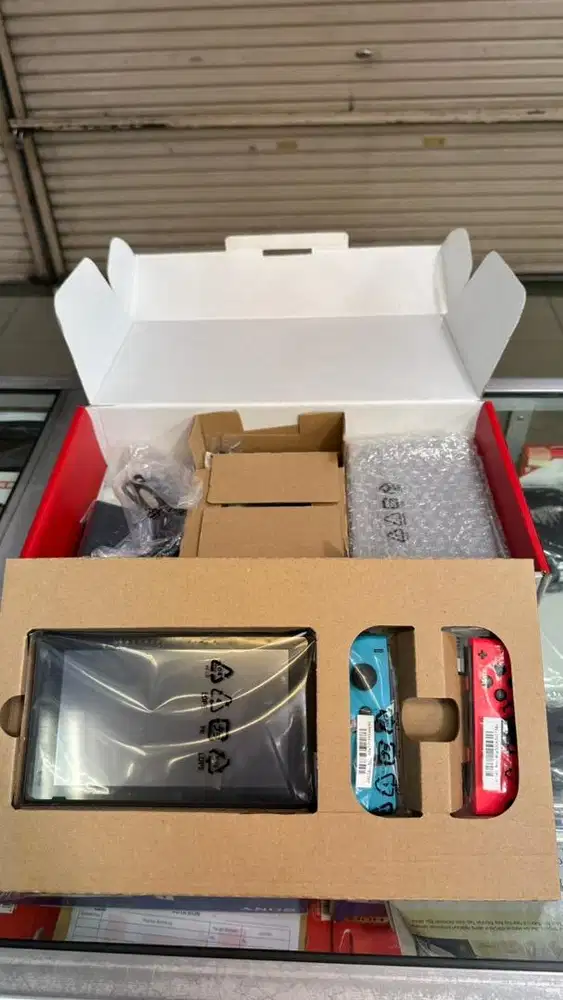 Nintendo Switch V1 Neon  256 GB Full Set