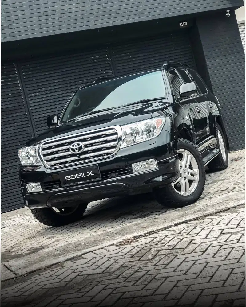 NIK 2010 Toyota Land Cruiser 200 V8 CBU Low Odo!