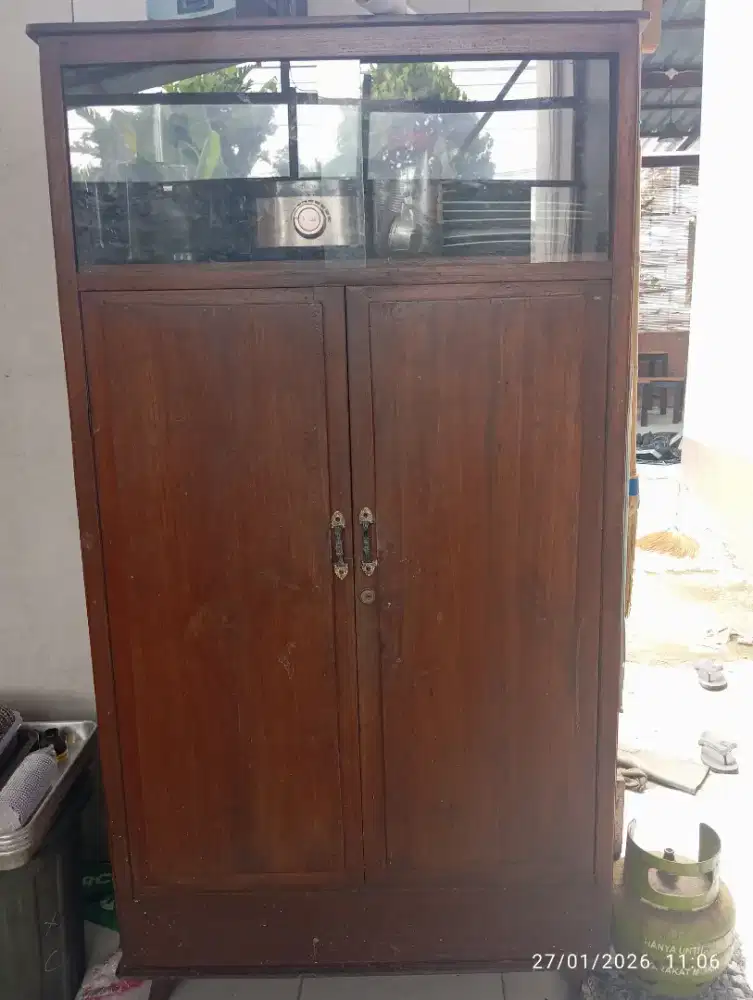 Meja dan Lemari Jati kuno