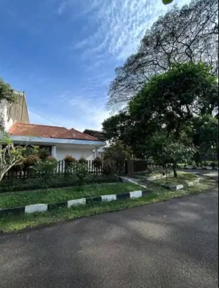 Disewakan Rumah Kantor Sayap Riau Parkir Luas Lokasi Elite