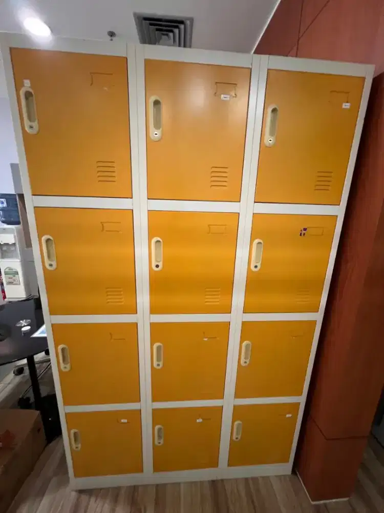 Preloved Informa Metal Locker 12 doors
