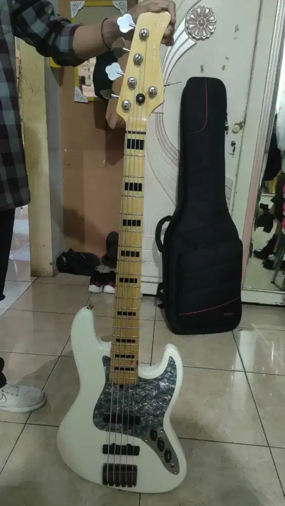 Gitar bass markus miller dan efek+powe supply