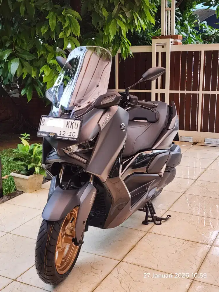 XMax Techmax, ODO 65 km_Des 2025_Electric Windshield