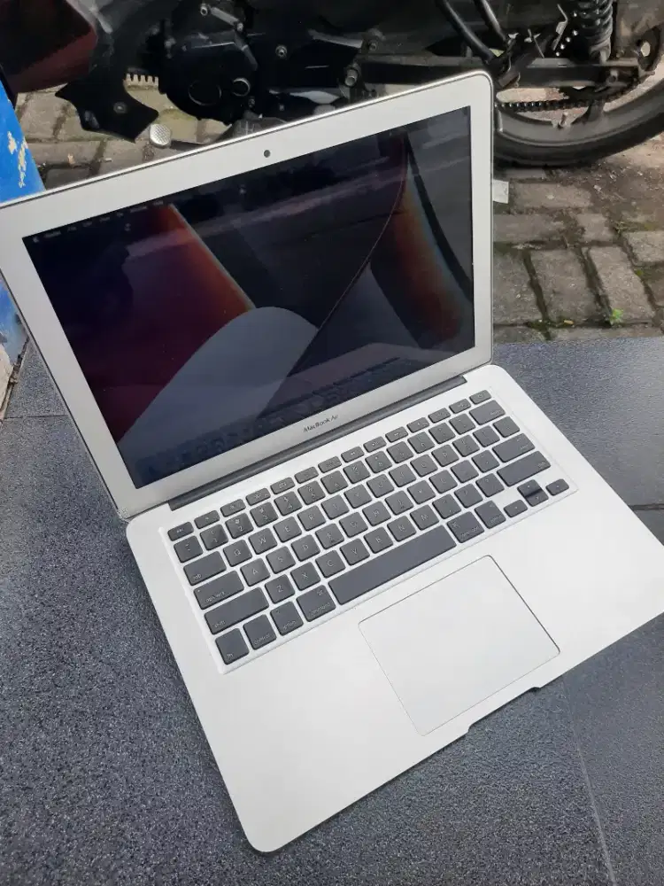 MacBook Air 2017 i5 ram 8gb ssd 128gb 13in