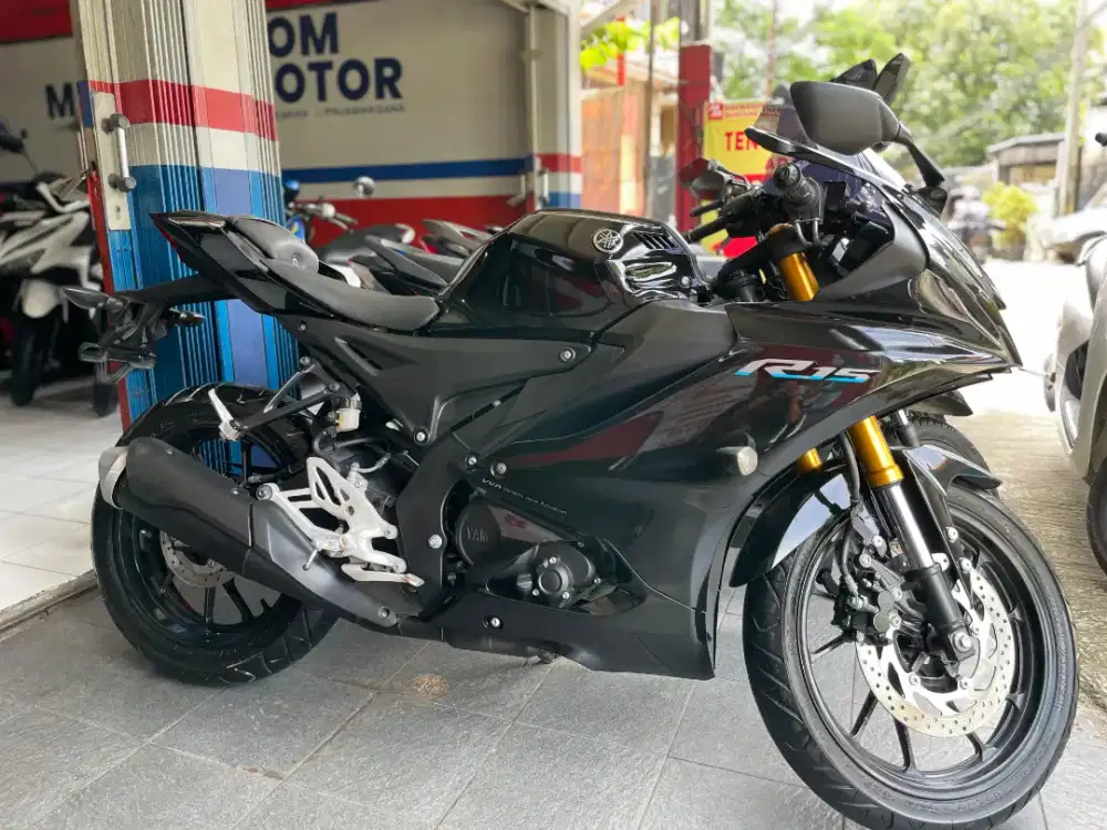 R 15 V4 TAHUN 2022 HITAM