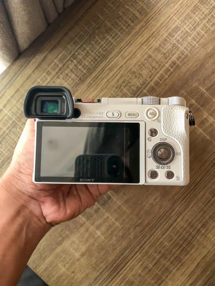 Kamera Mirrorless Sony a6000 kit SC rendah