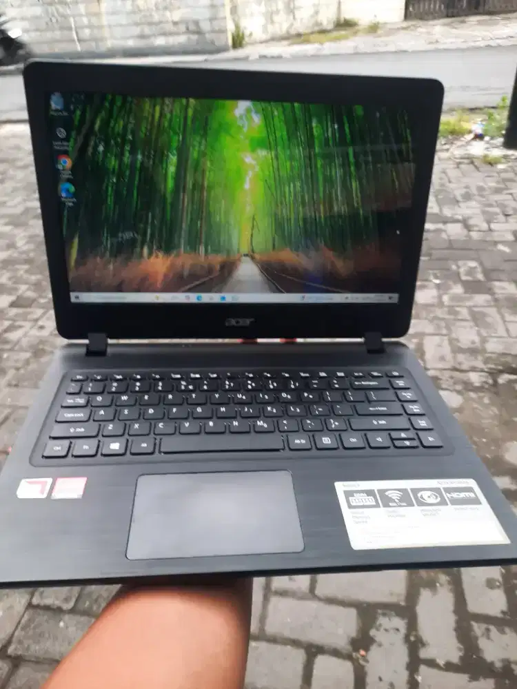 Acer Aspire 3 AMD A9 9420 ram 4gb ssd 128gb 14in w10