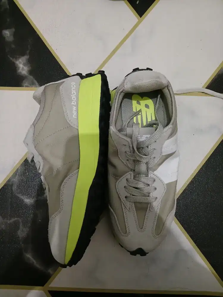 Sepatu New Balance 327