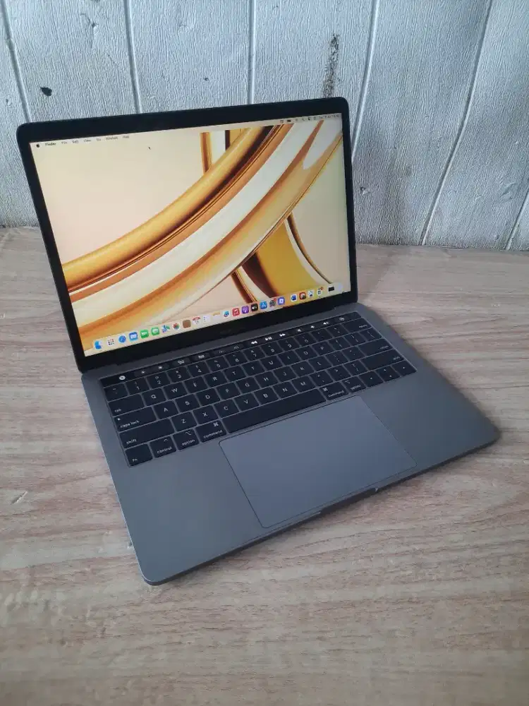 MacBook Pro 2019 i7-ram 16gb ssd 500gb 13in TouchBar