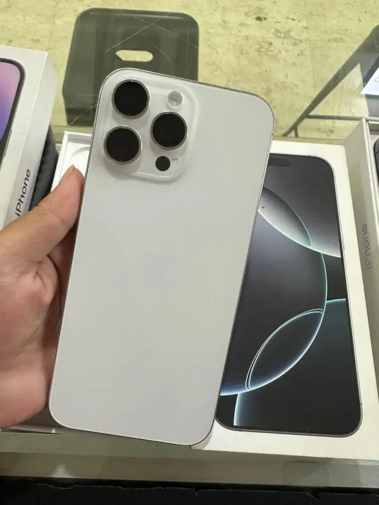 iPhone 16 Pro Max 256GB White T Garansi iBox 01/Mei/26
