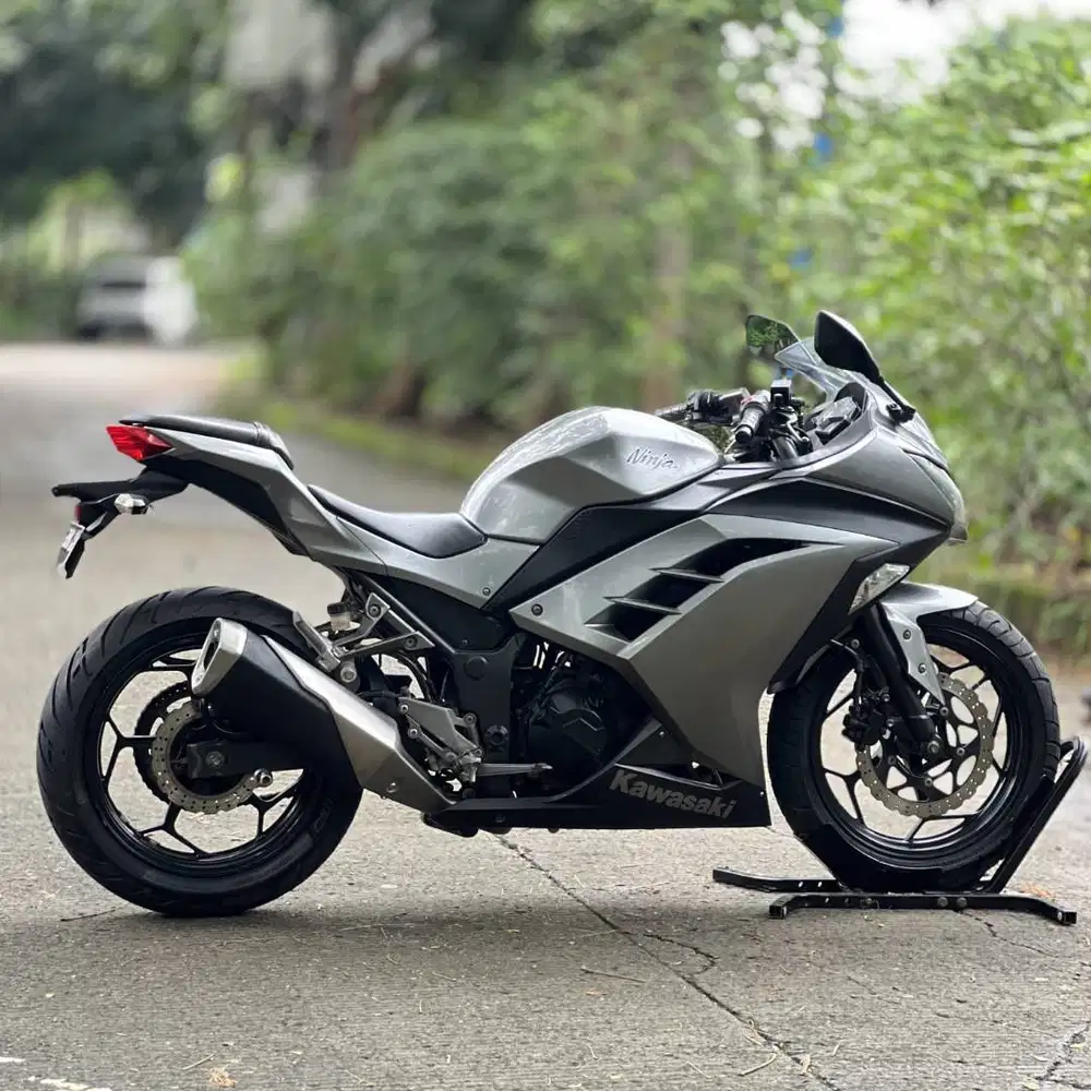 SIAP GAS! KAWASAKI NINJA 250 FI OLD 2014 GREY KM LOW PAJAK ON LIKE NEW
