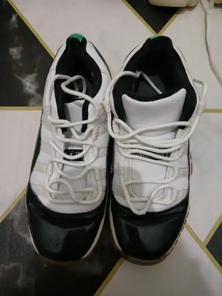 Sepatu Nike Air Jordan Retro