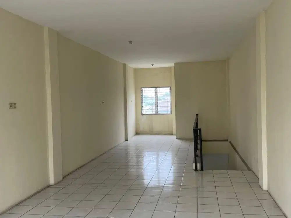 Ruko Disewakan di Area Ramai Karawaci, Tangerang