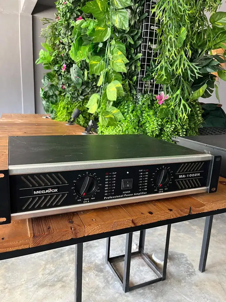 Megavox M1002N - Amplifier