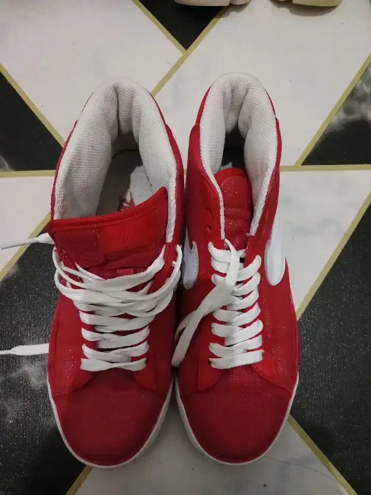 Sepatu Nike Blazer Mid