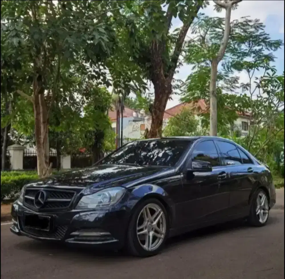 Mercedes-Benz C180 2011 Bensin