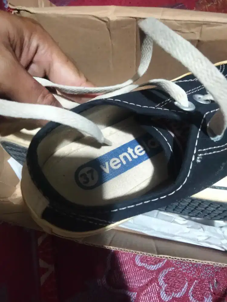 sepatu ventela 37