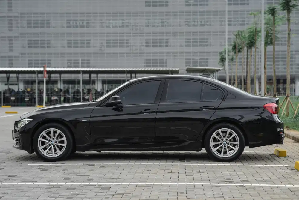 BMW 320i 2018 Bensin