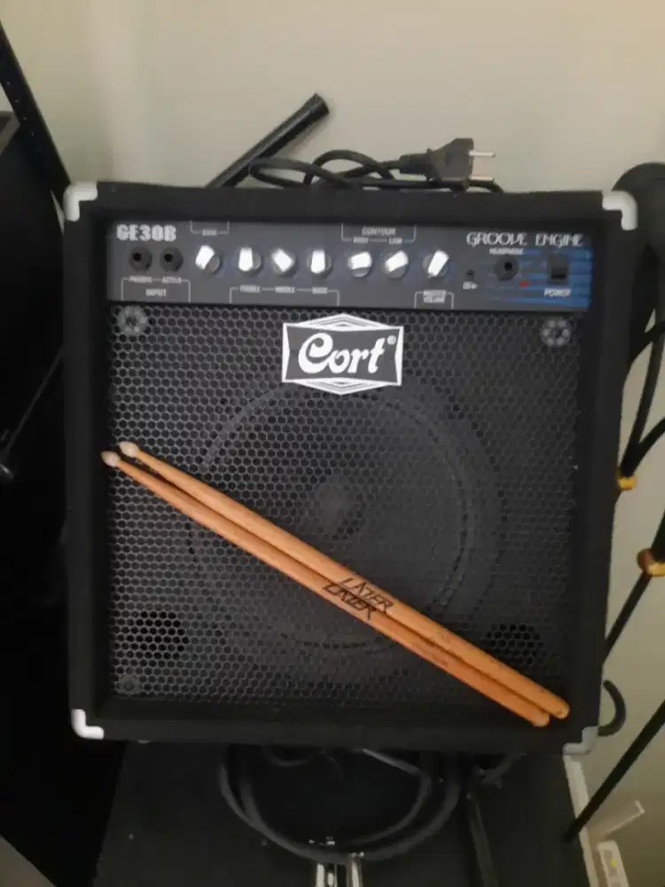 Jual amplie gitar listrik / akustikan merk CORT GE30B