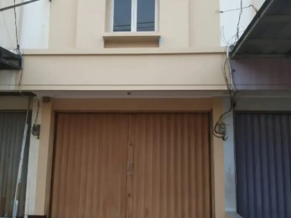 Disewakan Ruko 2 1/2 lantai di Harapan Indah 1 Bekasi.